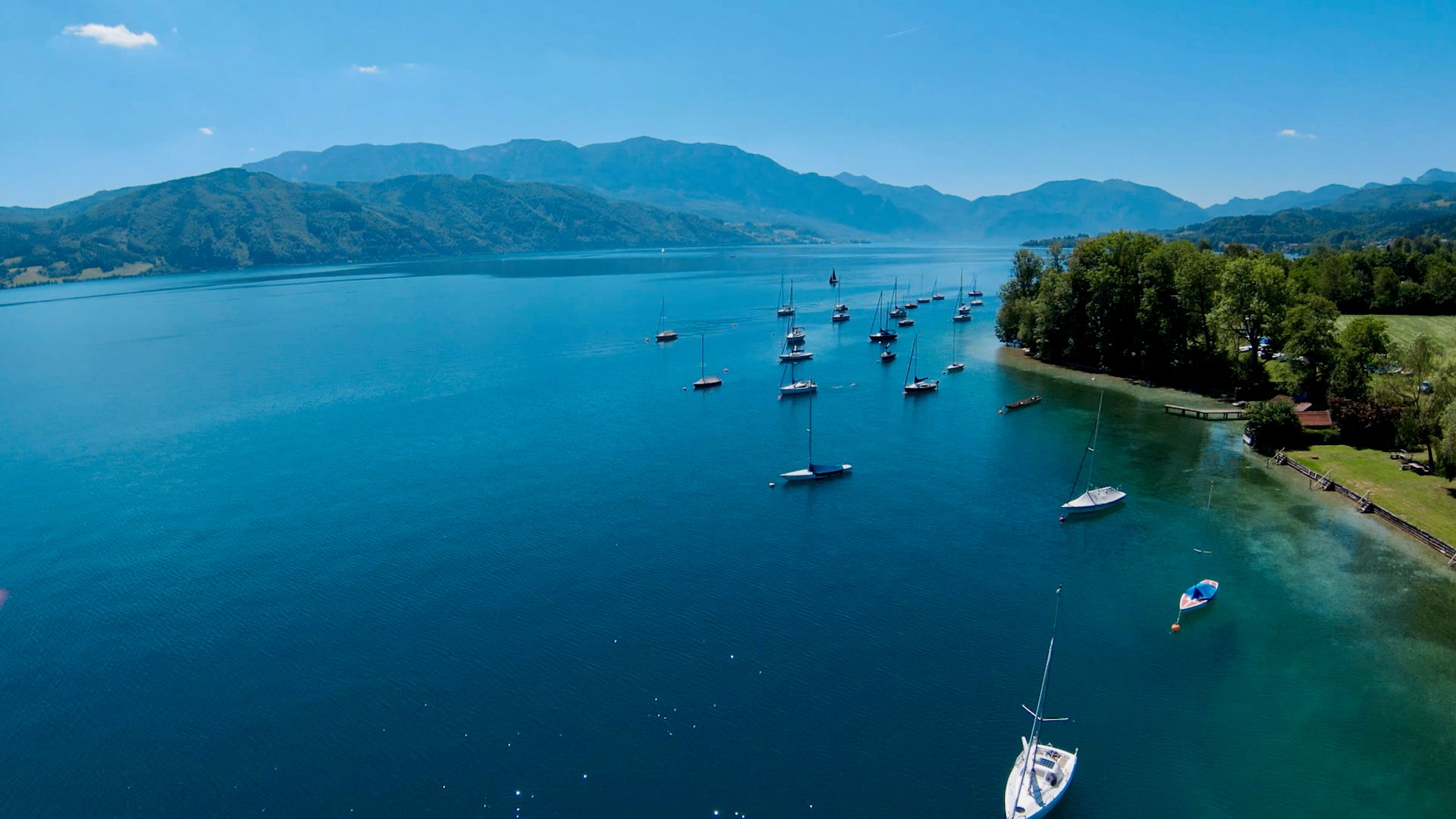 Hotel Lexenhof Badeplatz Attersee Blick Höllengebirge
